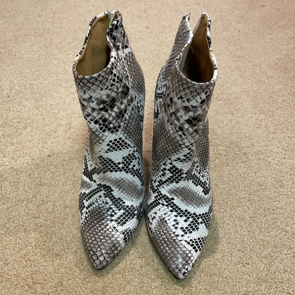 qupid snakeskin booties - Picture 1 of 5